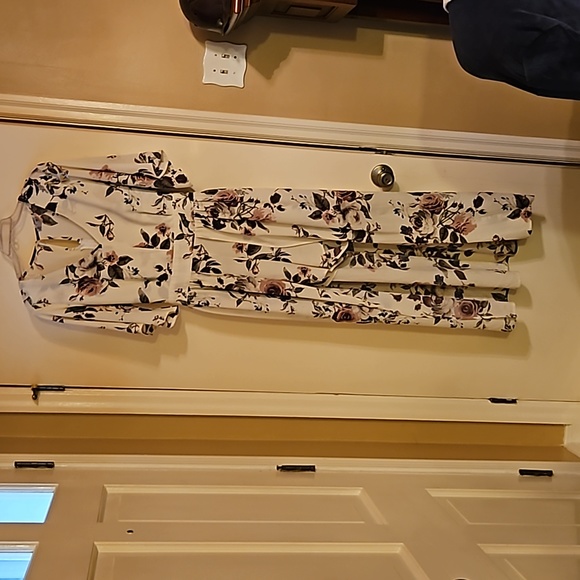 J for JUSTICE ... ROMPER WITH LONG BACK AND SIDES..1X...FLOWERED - Picture 2 of 16